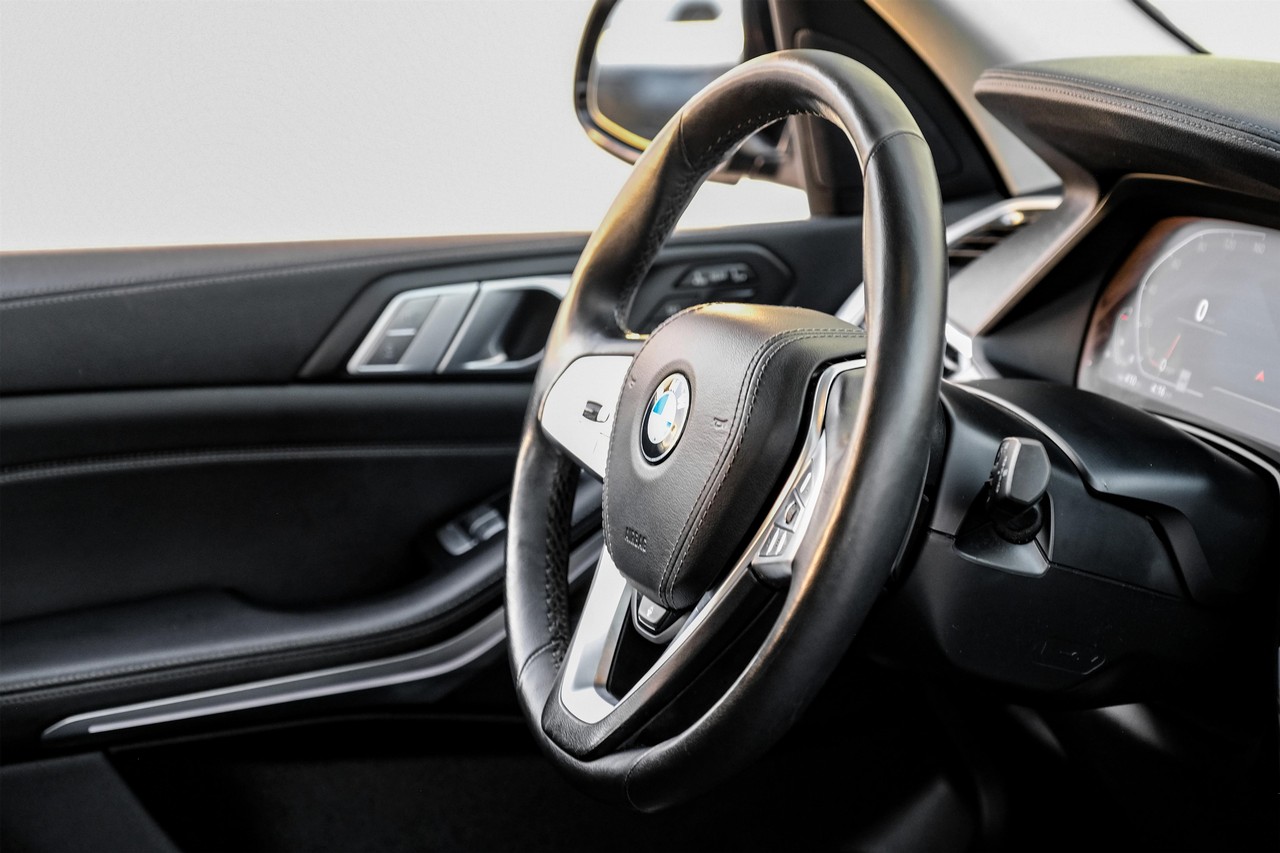 BMW X7 Vehicle Main Gallery Image 14