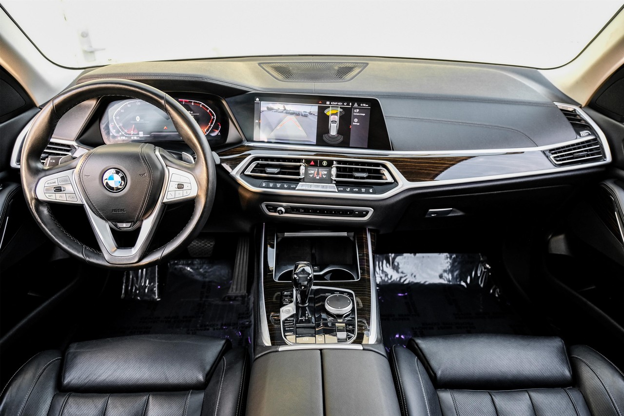 BMW X7 Vehicle Main Gallery Image 15