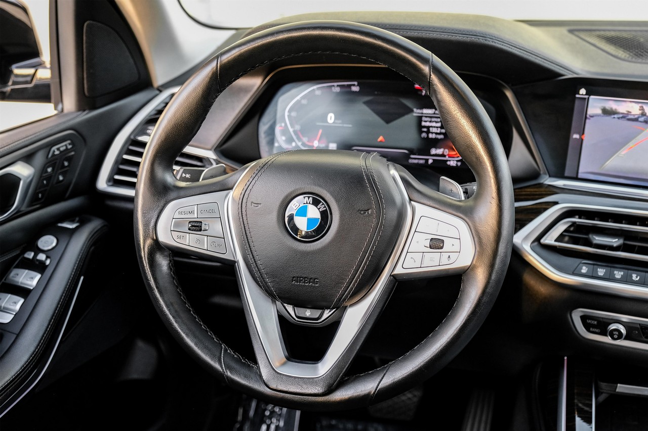 BMW X7 Vehicle Main Gallery Image 17