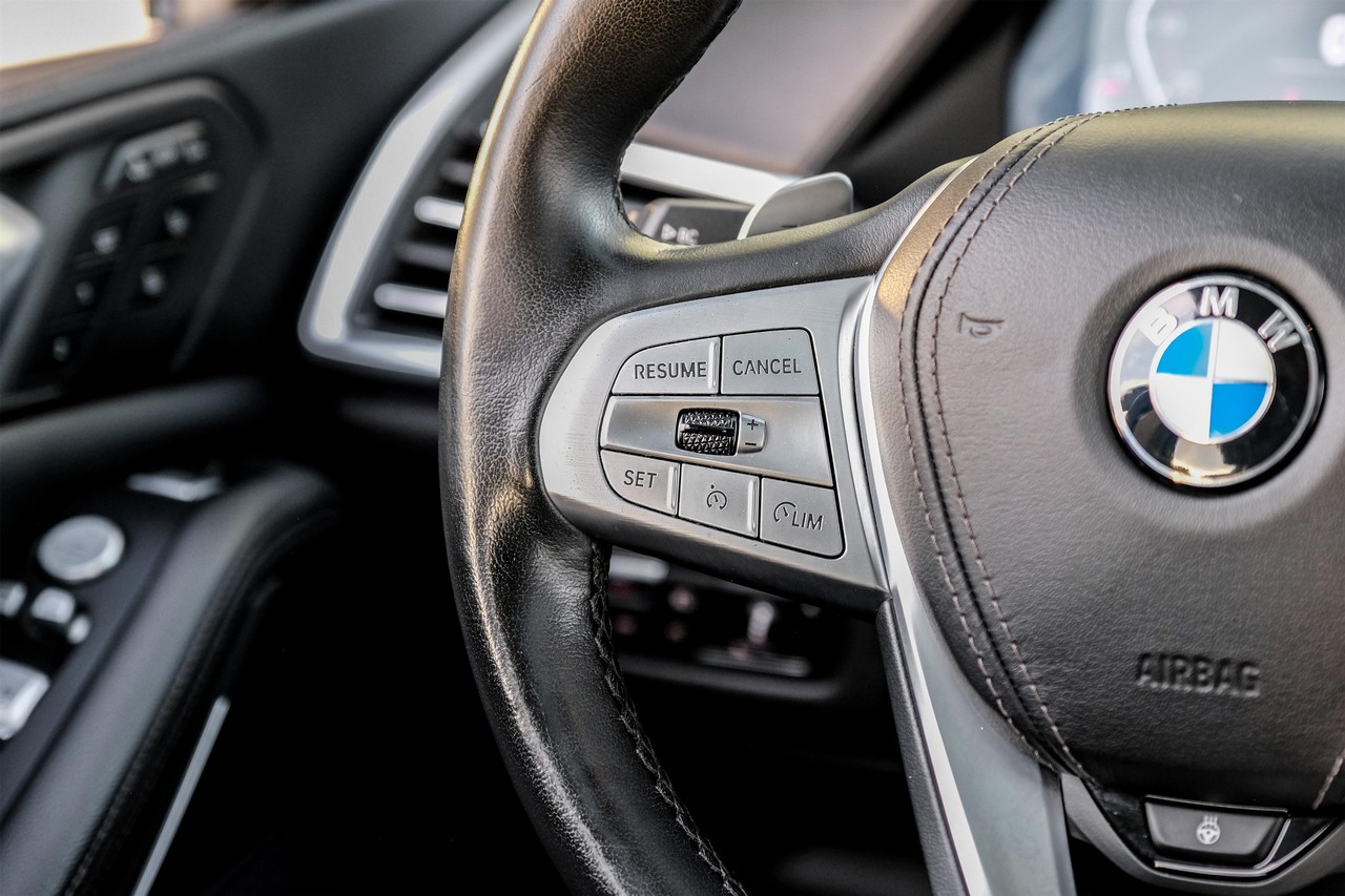 BMW X7 Vehicle Main Gallery Image 18