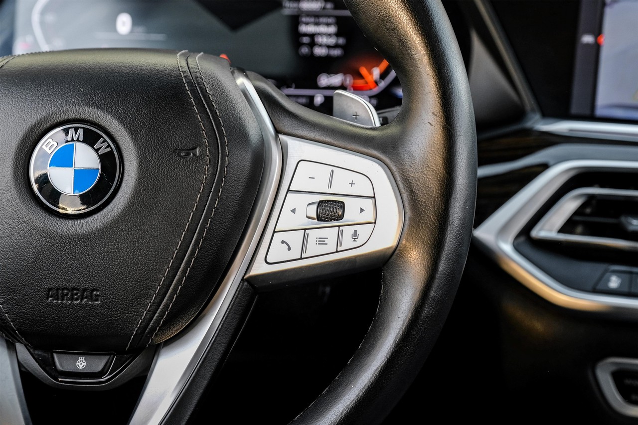 BMW X7 Vehicle Main Gallery Image 19