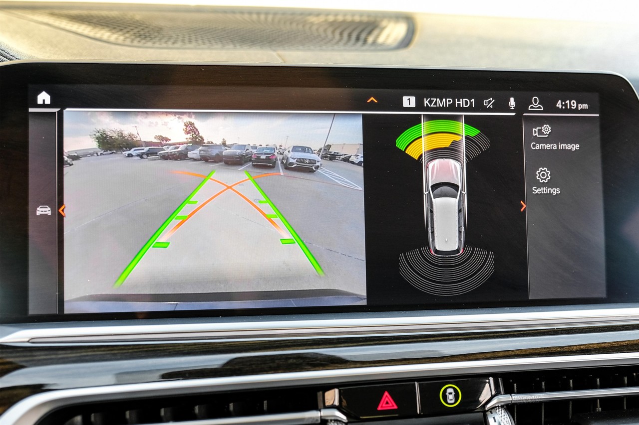 BMW X7 Vehicle Main Gallery Image 23