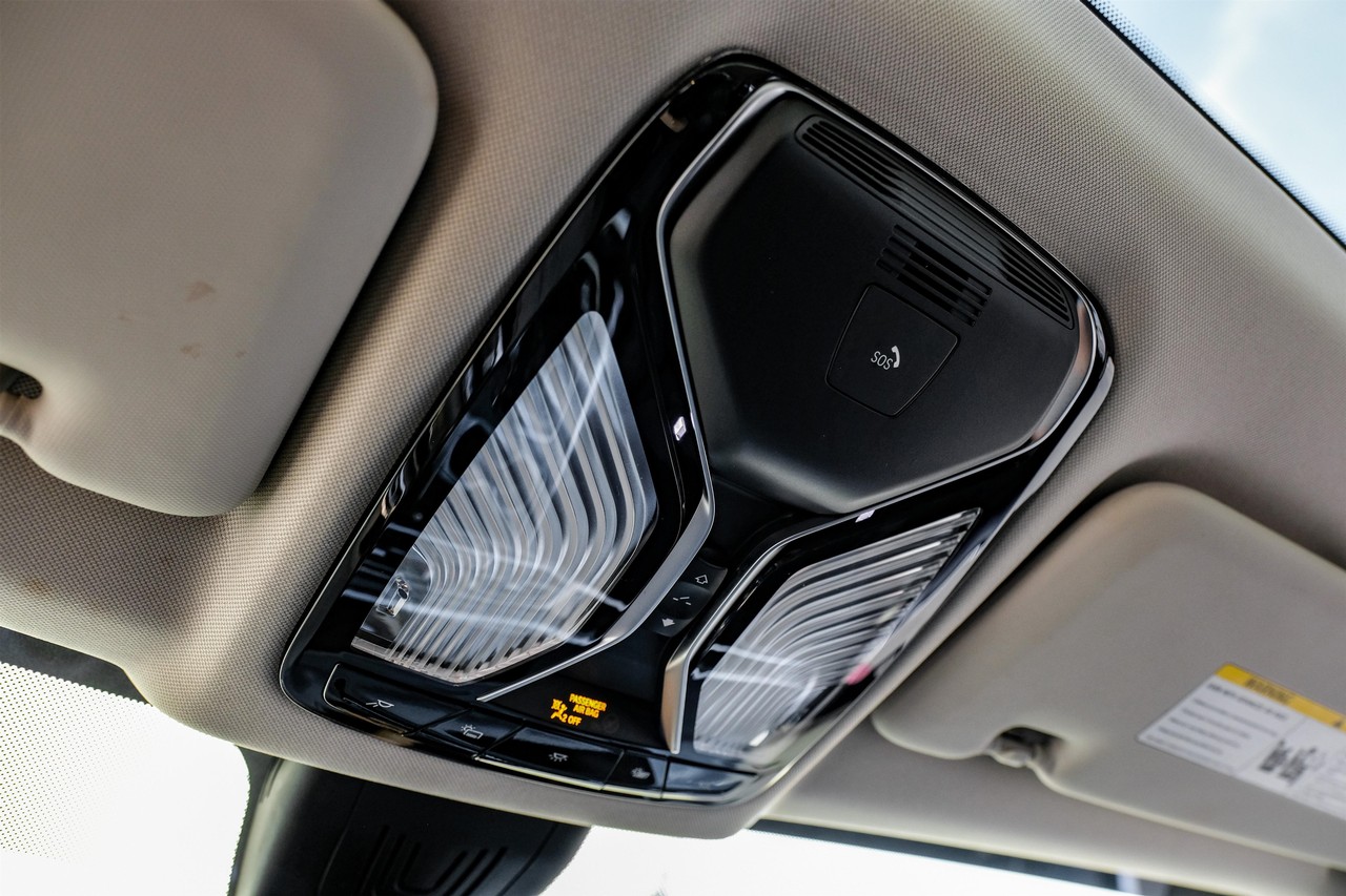 BMW X7 Vehicle Main Gallery Image 26