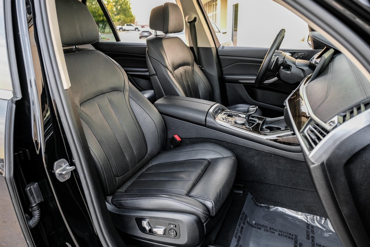 BMW X7 Vehicle Main Gallery Image 32