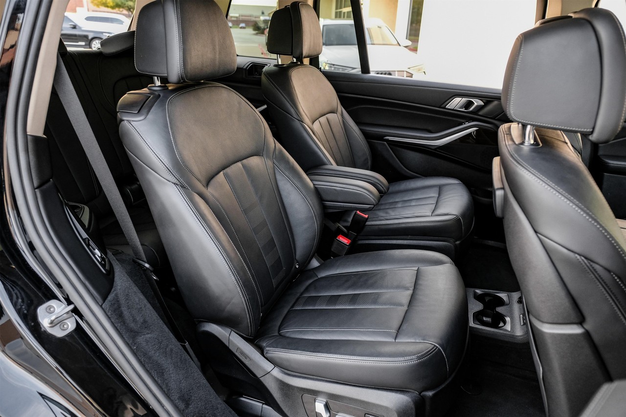 BMW X7 Vehicle Main Gallery Image 33