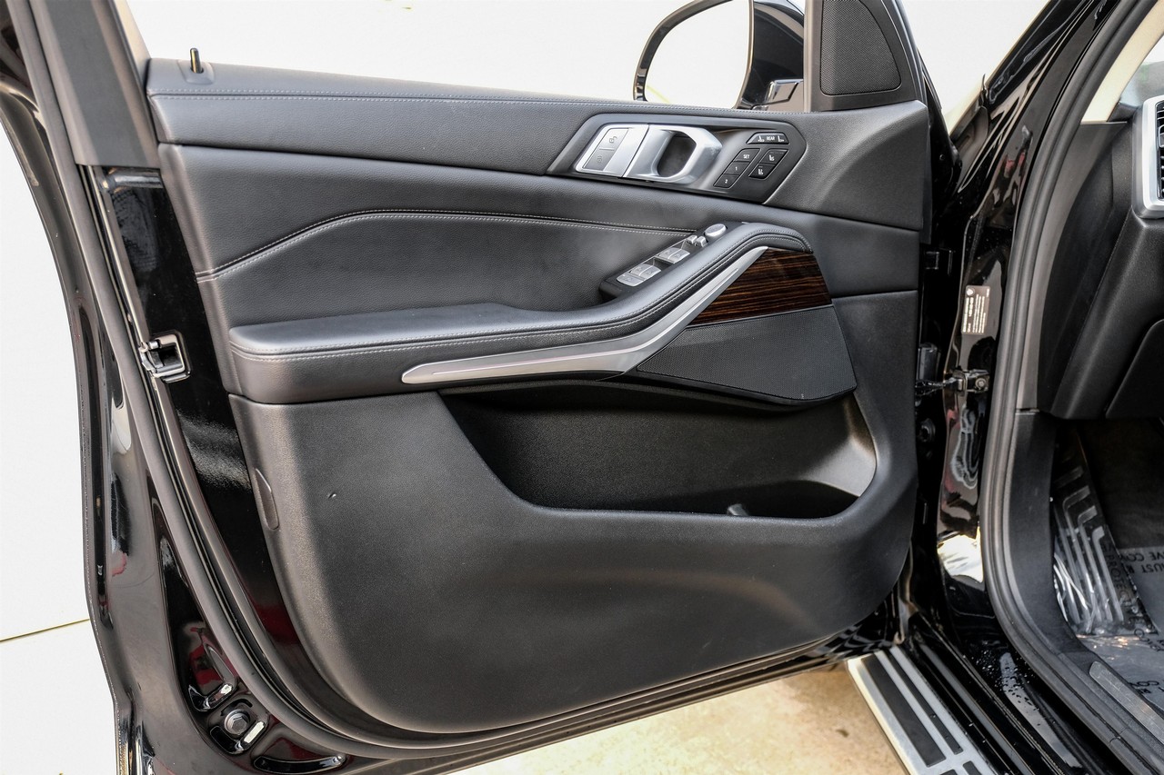 BMW X7 Vehicle Main Gallery Image 39