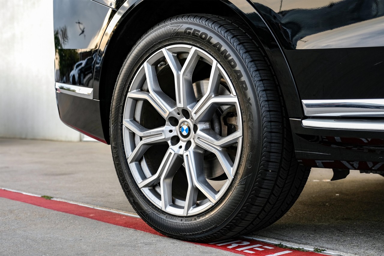 BMW X7 Vehicle Main Gallery Image 48