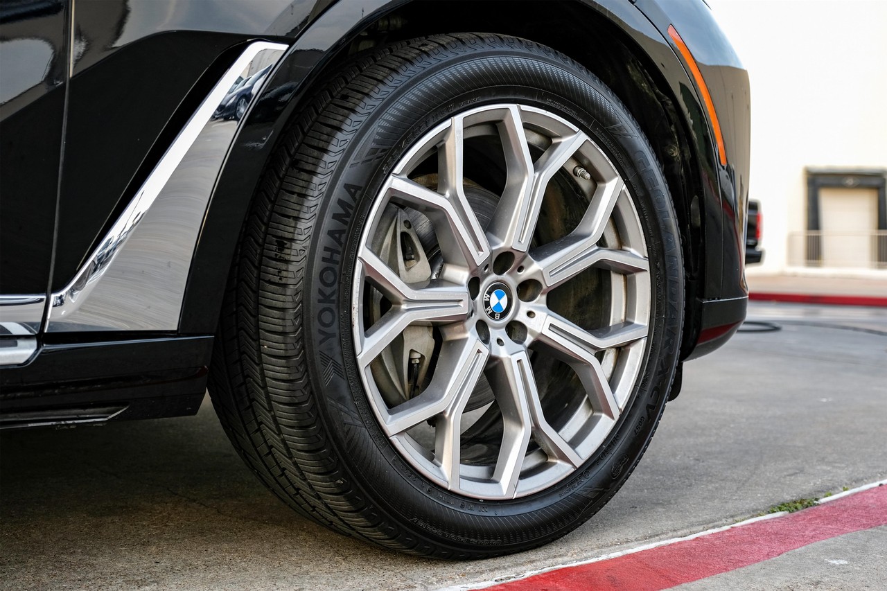 BMW X7 Vehicle Main Gallery Image 49