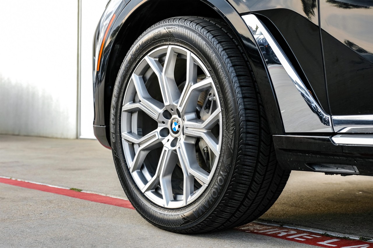 BMW X7 Vehicle Main Gallery Image 50