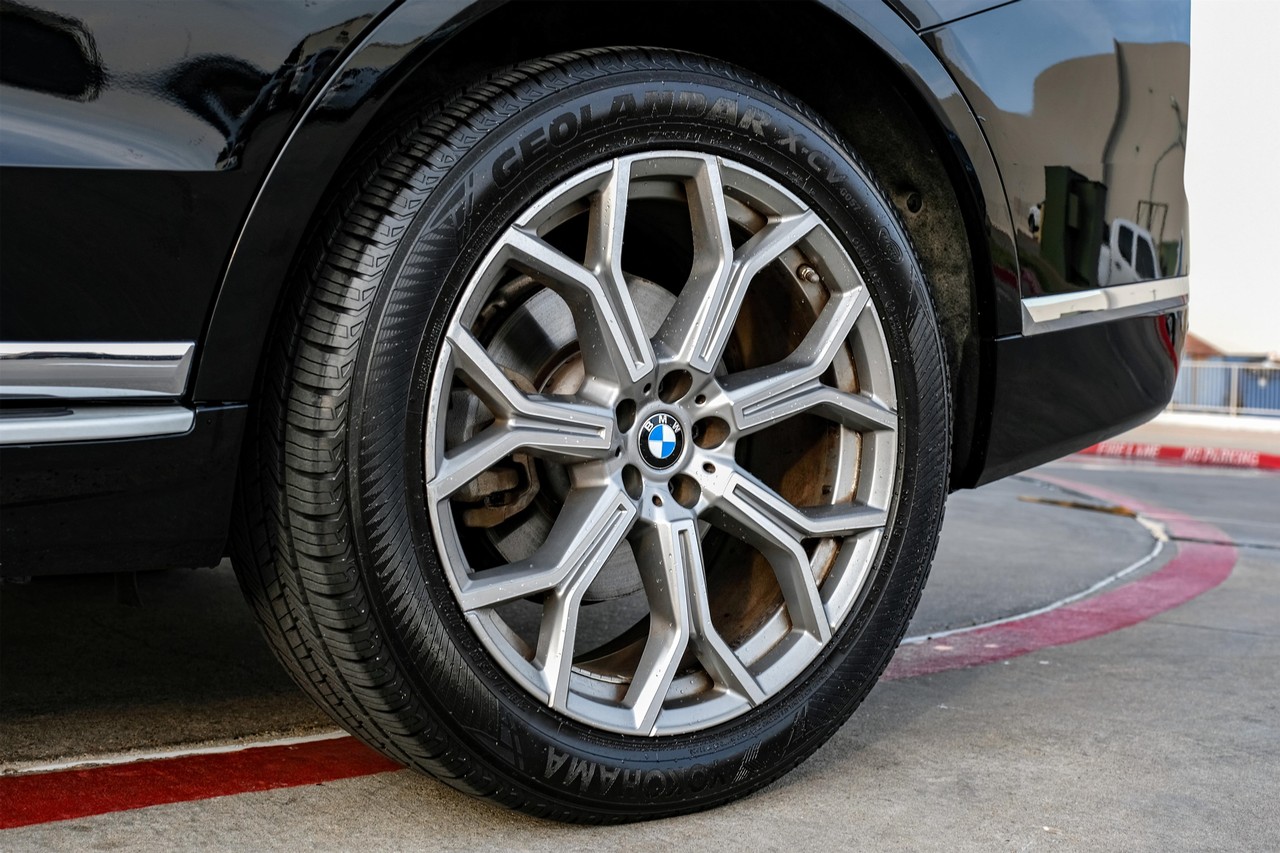 BMW X7 Vehicle Main Gallery Image 51