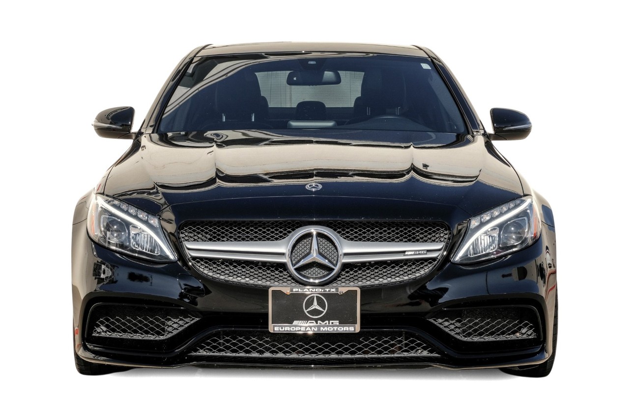 Mercedes-Benz C-Class Vehicle Main Gallery Image 06