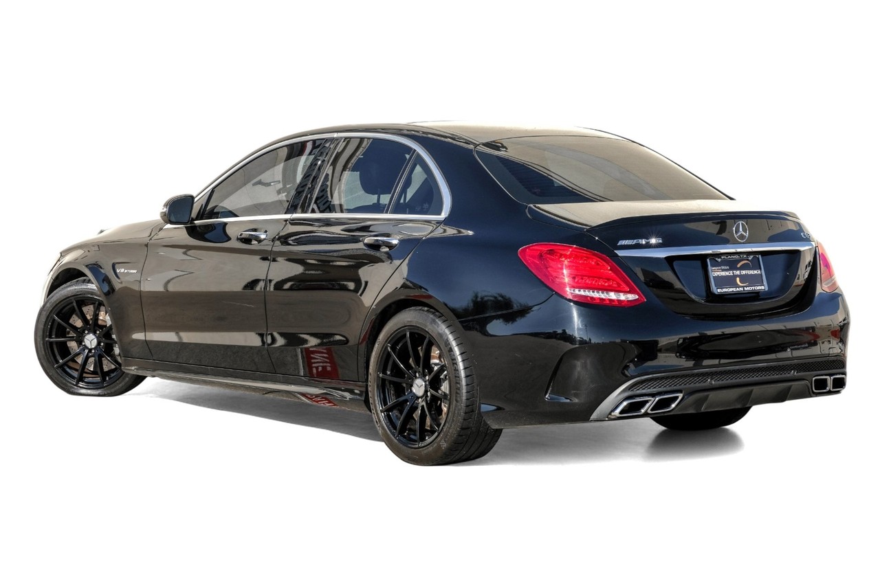 Mercedes-Benz C-Class Vehicle Main Gallery Image 10