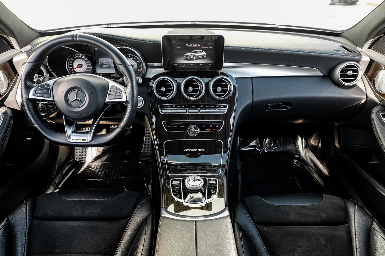 Mercedes-Benz C-Class Vehicle Main Gallery Image 14