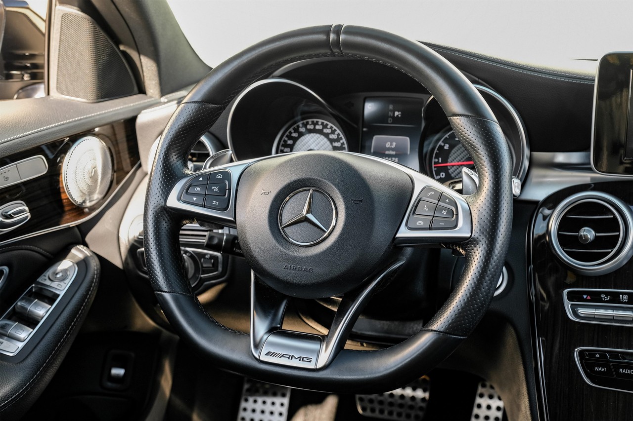 Mercedes-Benz C-Class Vehicle Main Gallery Image 16