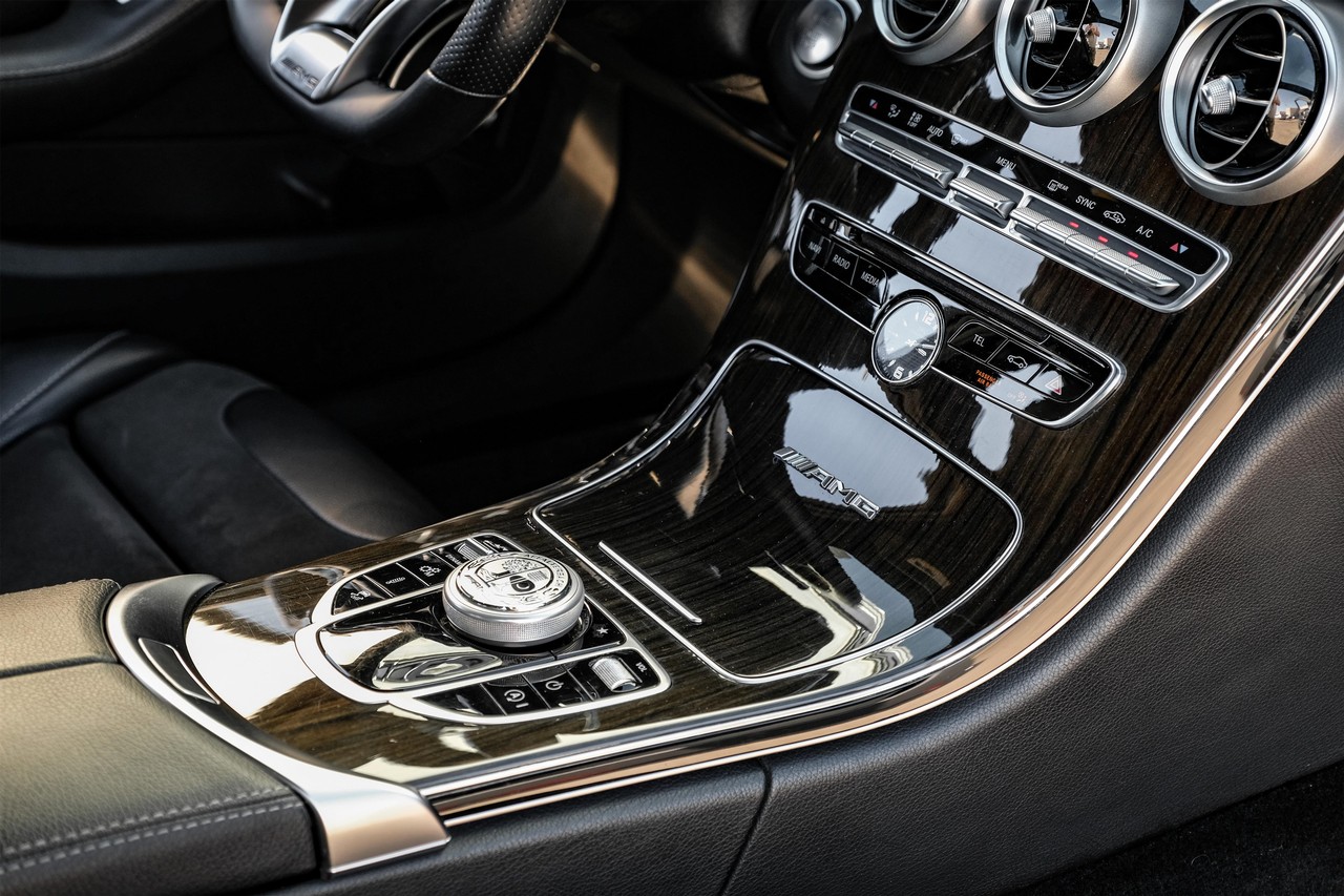 Mercedes-Benz C-Class Vehicle Main Gallery Image 21