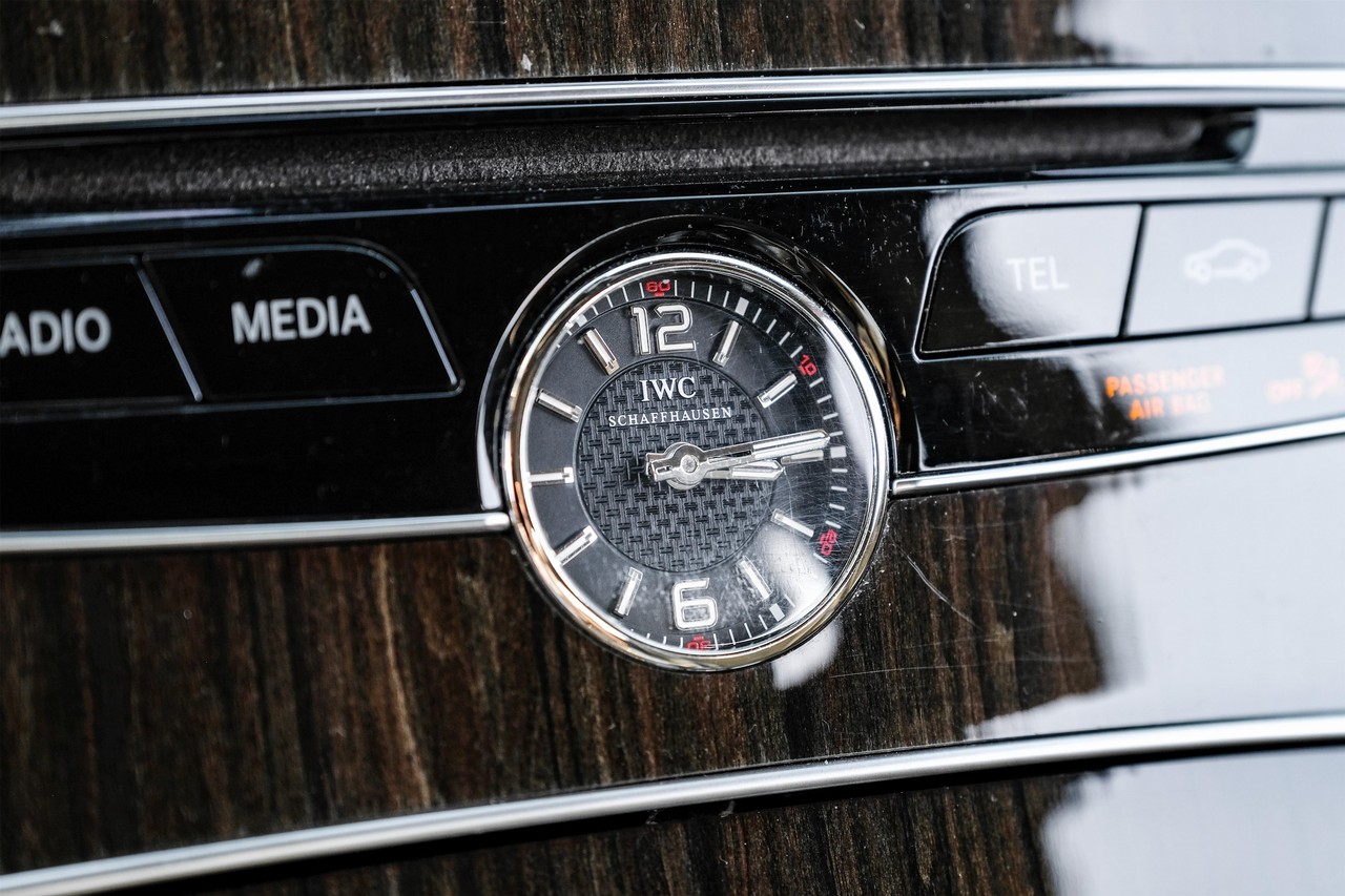 Mercedes-Benz C-Class Vehicle Main Gallery Image 25