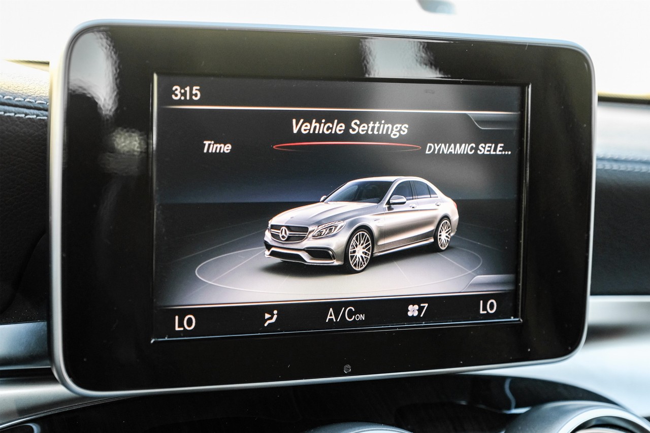 Mercedes-Benz C-Class Vehicle Main Gallery Image 27