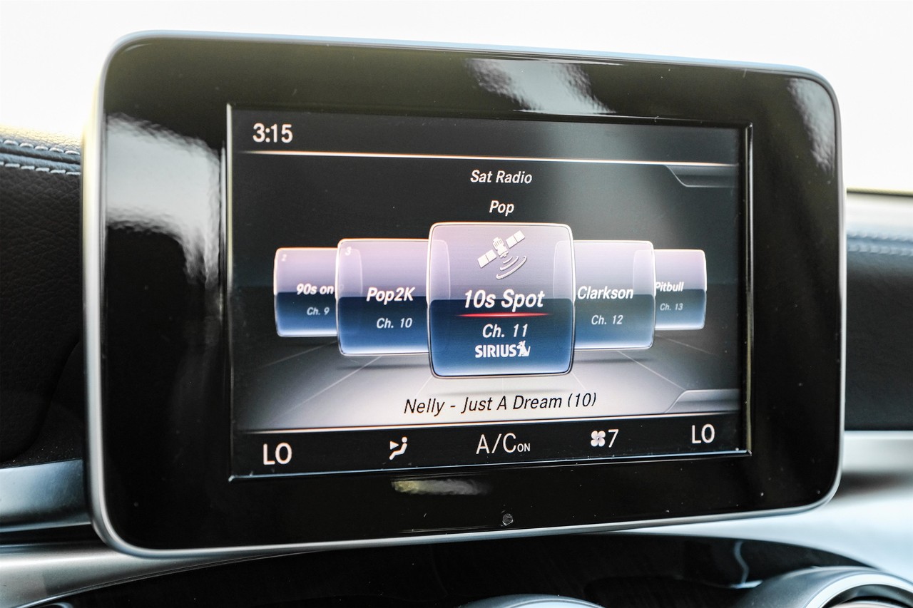 Mercedes-Benz C-Class Vehicle Main Gallery Image 28