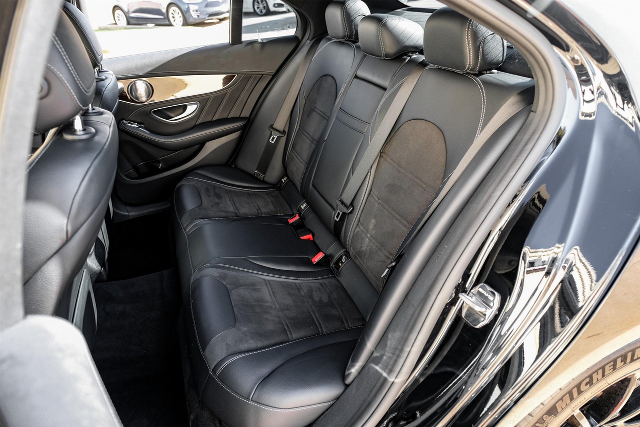 Mercedes-Benz C-Class Vehicle Main Gallery Image 38