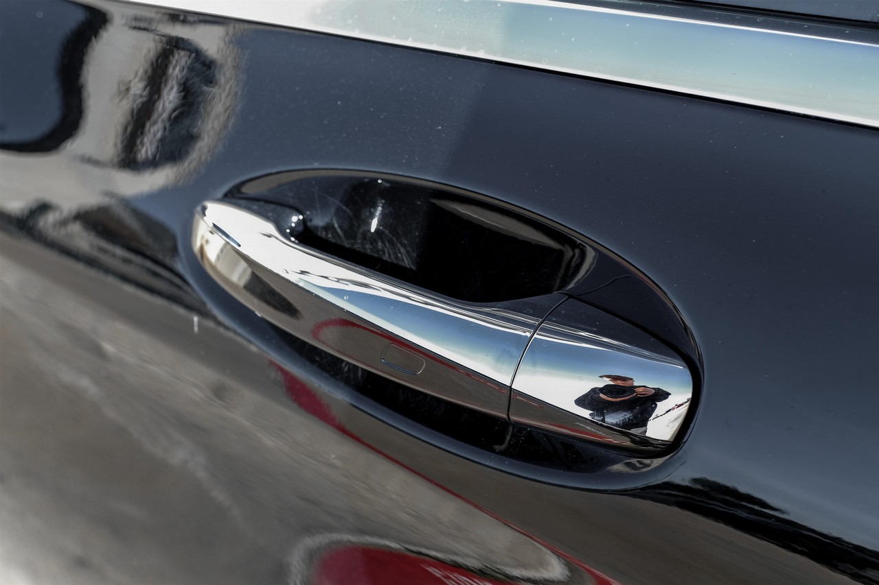 Mercedes-Benz C-Class Vehicle Main Gallery Image 39