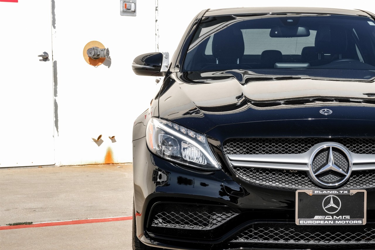 Mercedes-Benz C-Class Vehicle Main Gallery Image 46