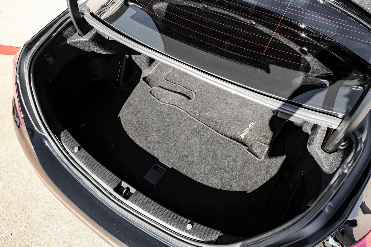 Mercedes-Benz C-Class Vehicle Main Gallery Image 48