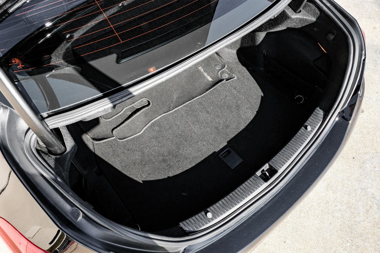 Mercedes-Benz C-Class Vehicle Main Gallery Image 49