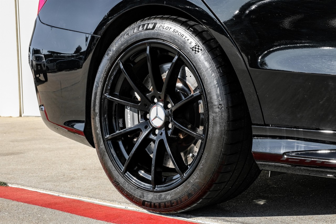 Mercedes-Benz C-Class Vehicle Main Gallery Image 50