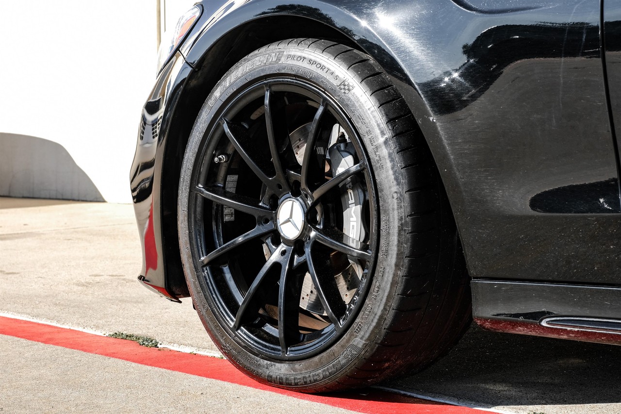 Mercedes-Benz C-Class Vehicle Main Gallery Image 52