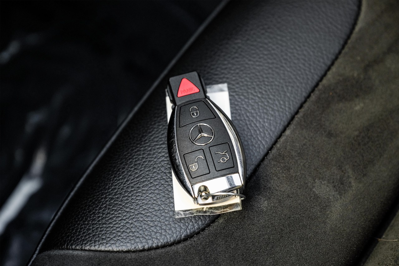 Mercedes-Benz C-Class Vehicle Main Gallery Image 54