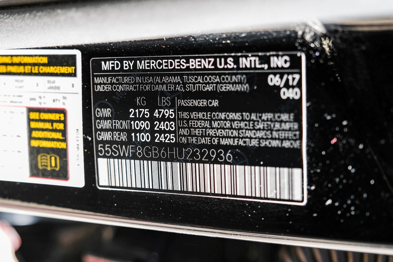 Mercedes-Benz C-Class Vehicle Main Gallery Image 55