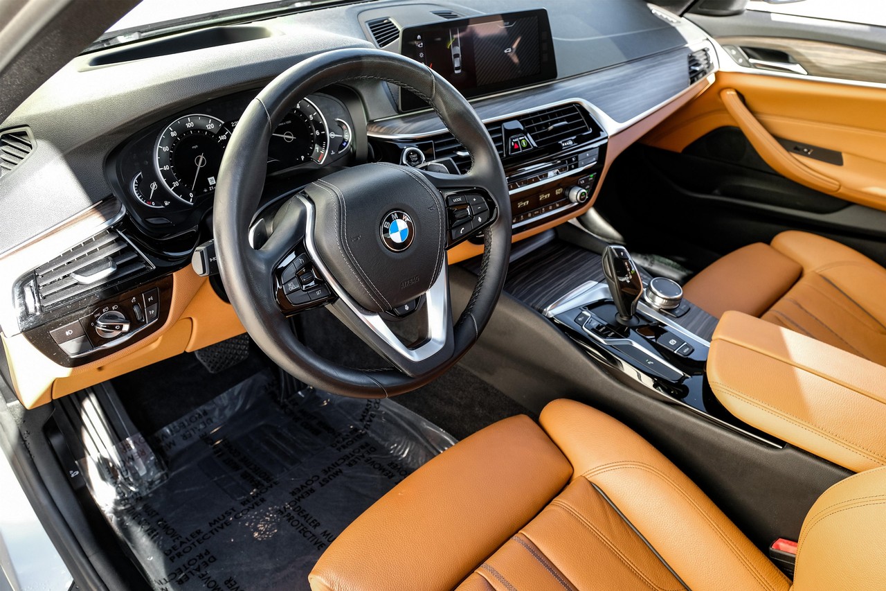 BMW 5 Series Vehicle Main Gallery Image 03