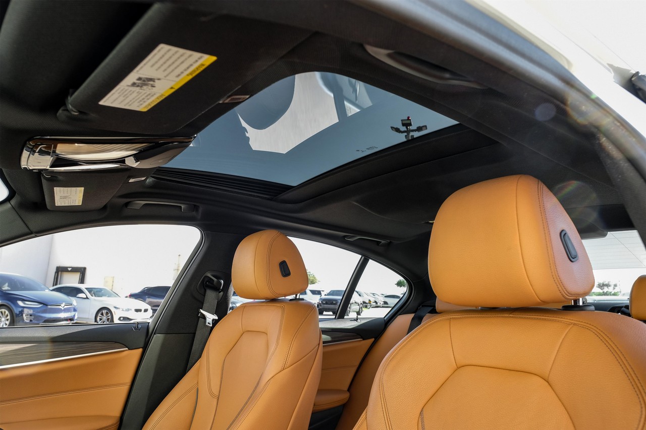 BMW 5 Series Vehicle Main Gallery Image 05