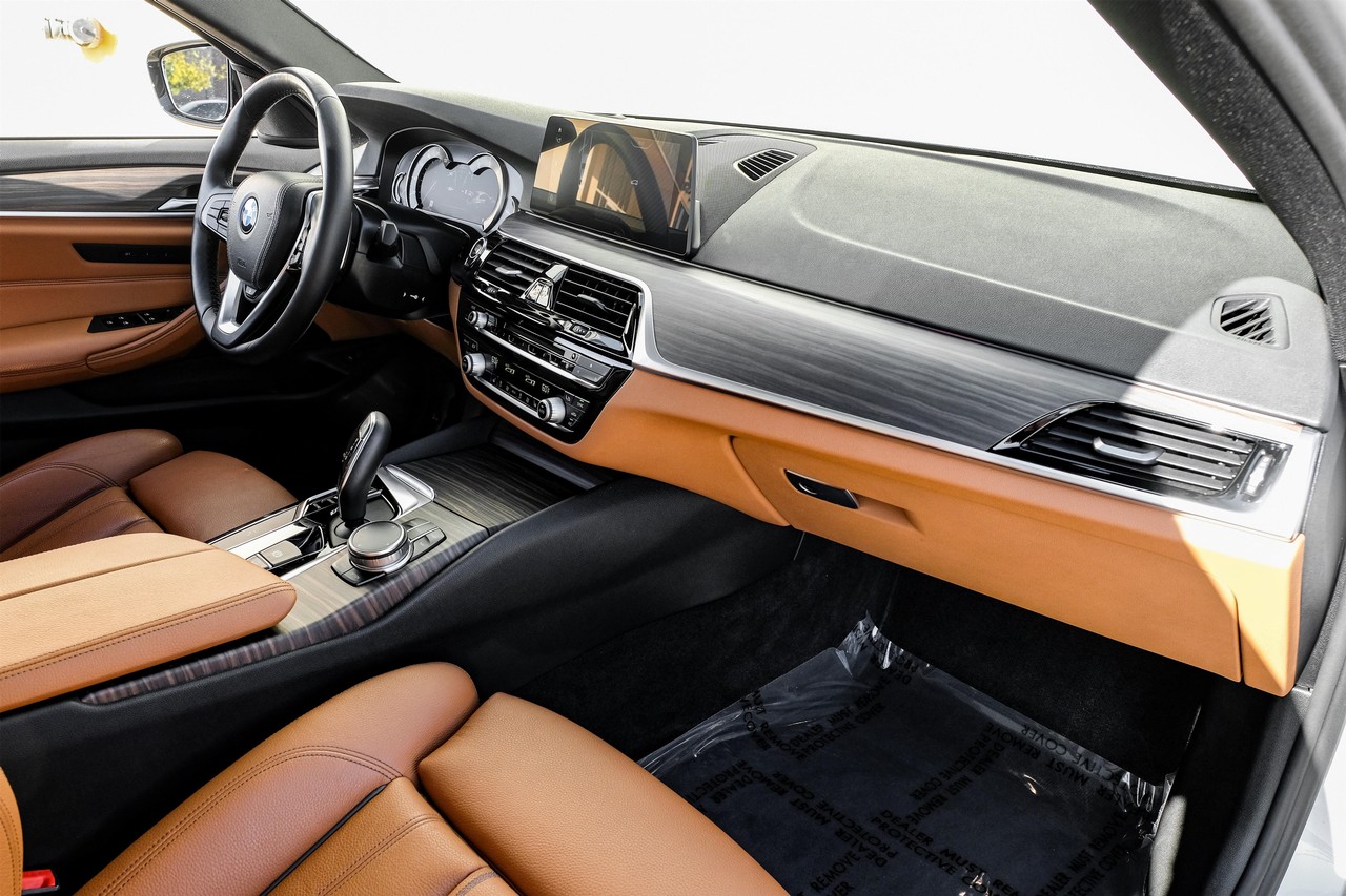 BMW 5 Series Vehicle Main Gallery Image 13