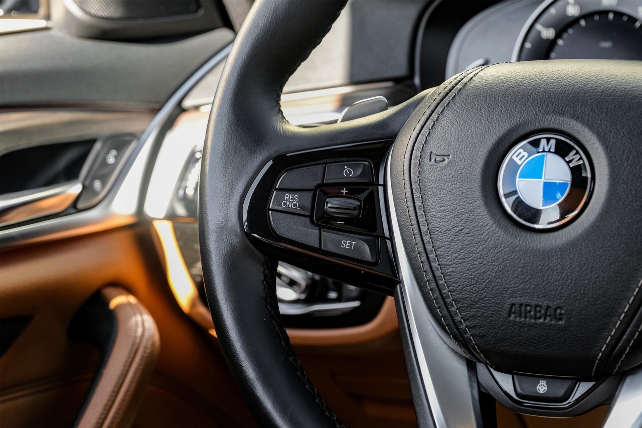 BMW 5 Series Vehicle Main Gallery Image 18