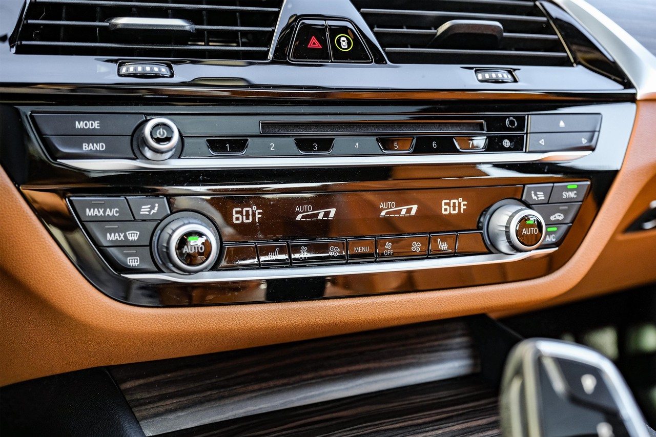 BMW 5 Series Vehicle Main Gallery Image 26