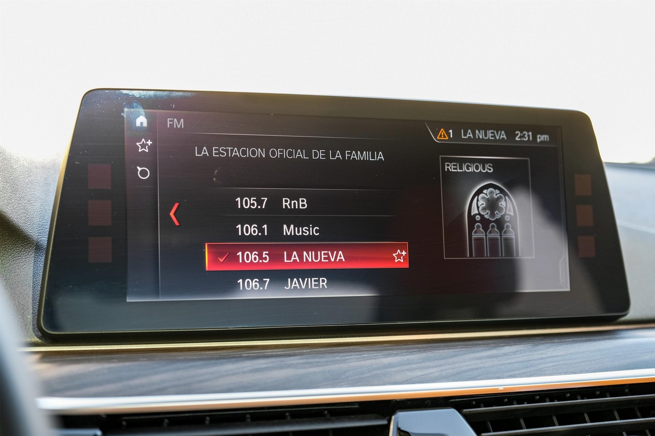 BMW 5 Series Vehicle Main Gallery Image 27