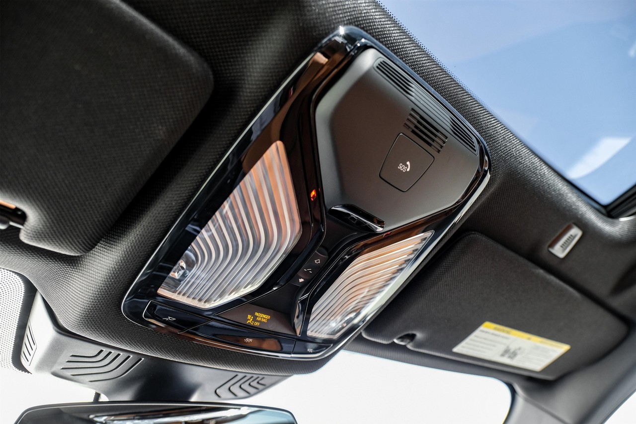 BMW 5 Series Vehicle Main Gallery Image 29