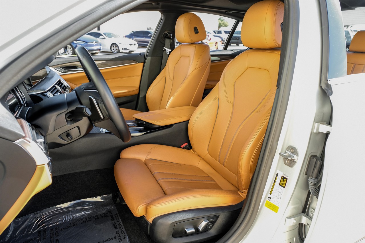 BMW 5 Series Vehicle Main Gallery Image 30