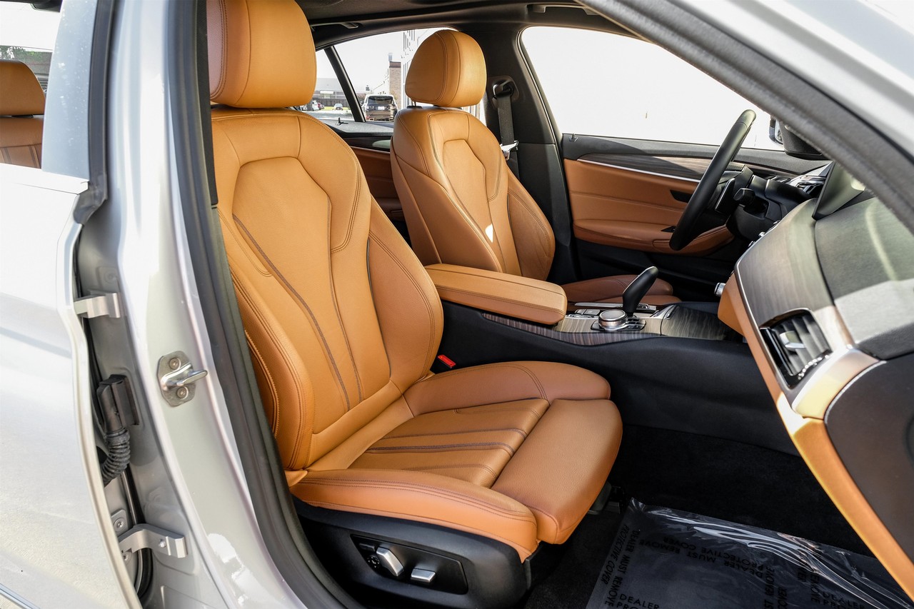 BMW 5 Series Vehicle Main Gallery Image 32