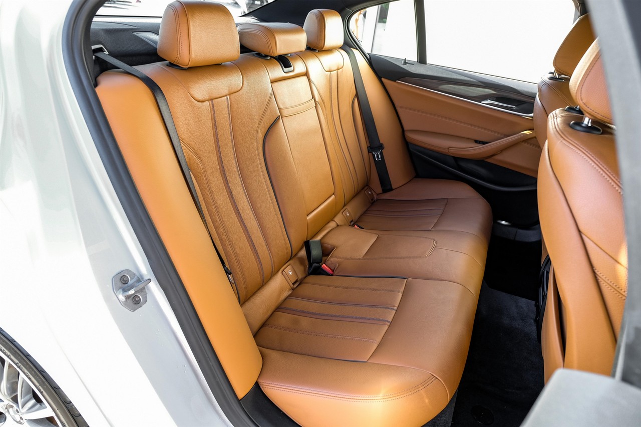 BMW 5 Series Vehicle Main Gallery Image 33