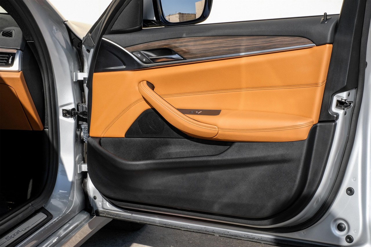 BMW 5 Series Vehicle Main Gallery Image 41