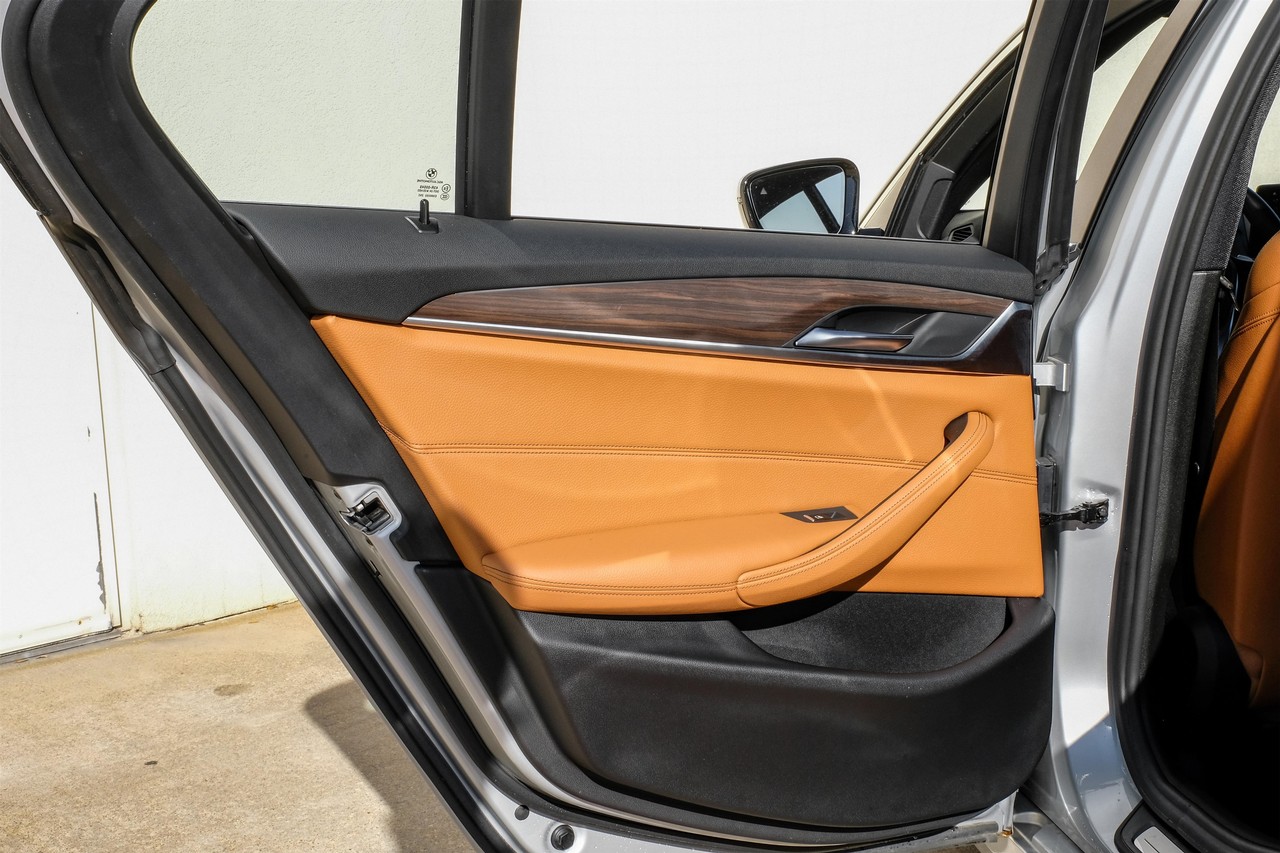 BMW 5 Series Vehicle Main Gallery Image 42