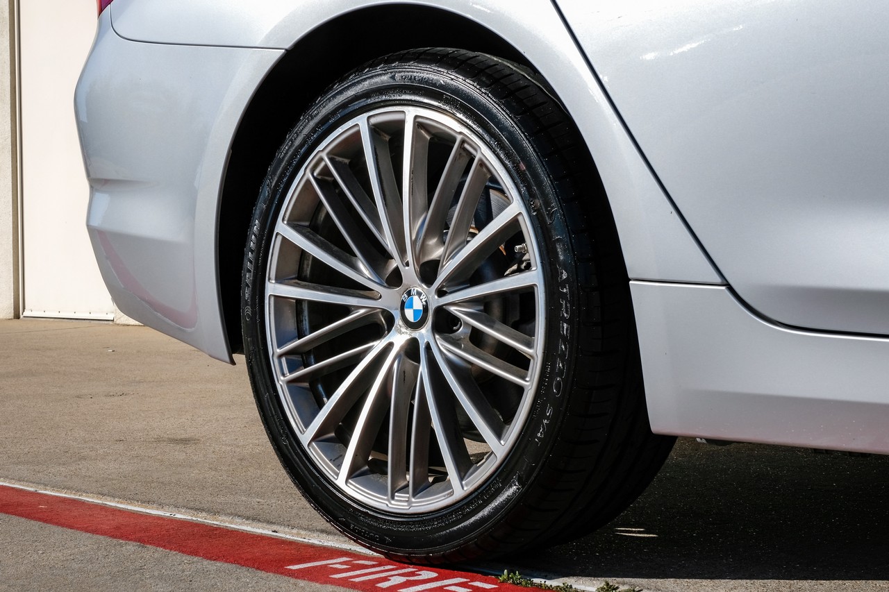 BMW 5 Series Vehicle Main Gallery Image 48