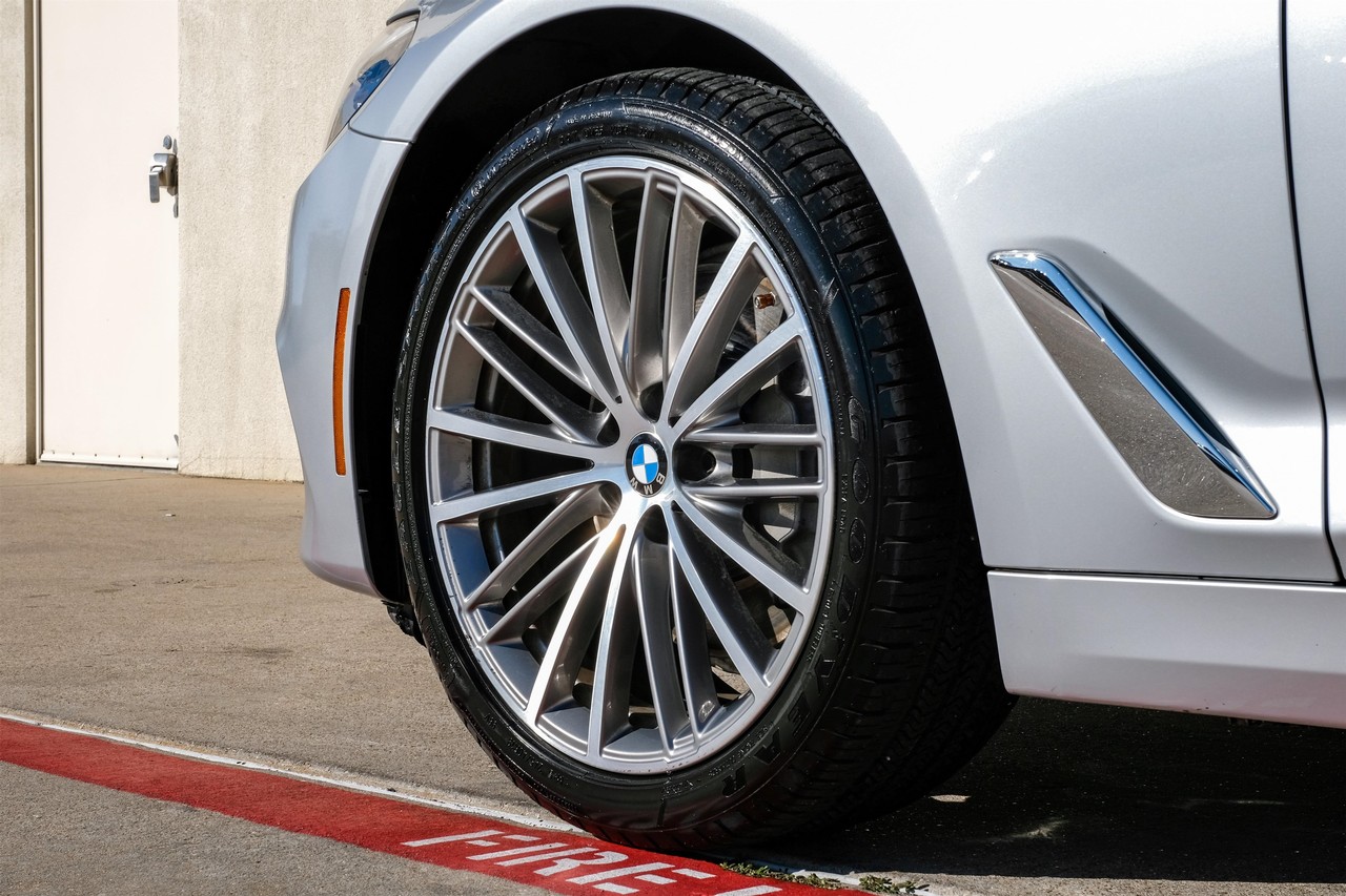 BMW 5 Series Vehicle Main Gallery Image 50