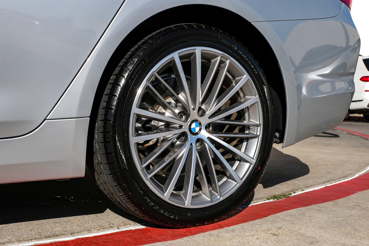 BMW 5 Series Vehicle Main Gallery Image 51