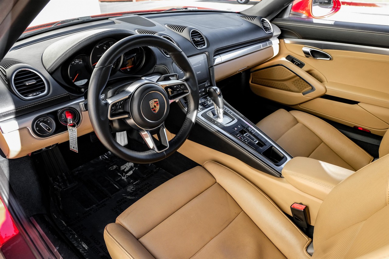 Porsche 718 Boxster Vehicle Main Gallery Image 03