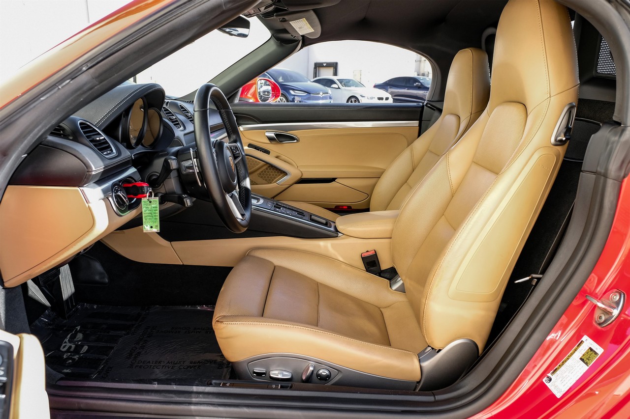 Porsche 718 Boxster Vehicle Main Gallery Image 04