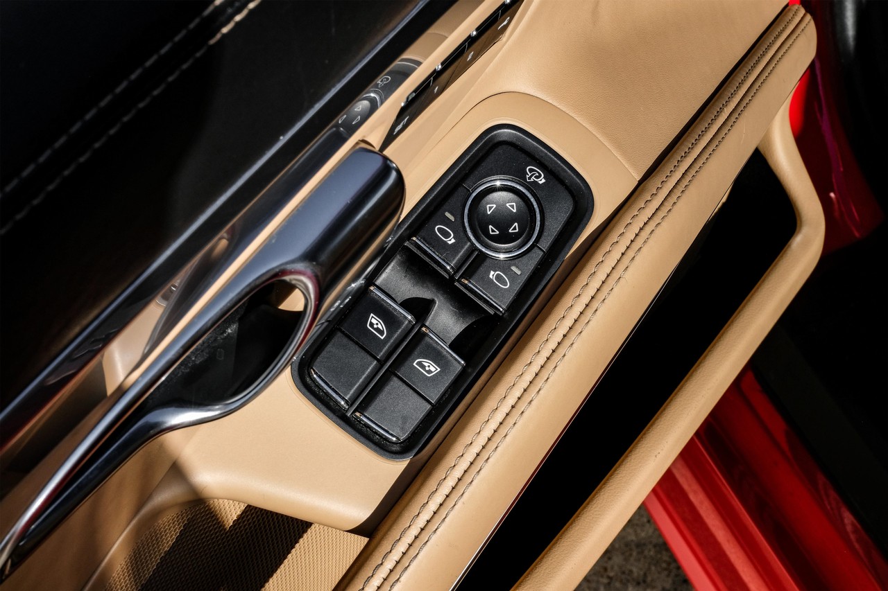 Porsche 718 Boxster Vehicle Main Gallery Image 32