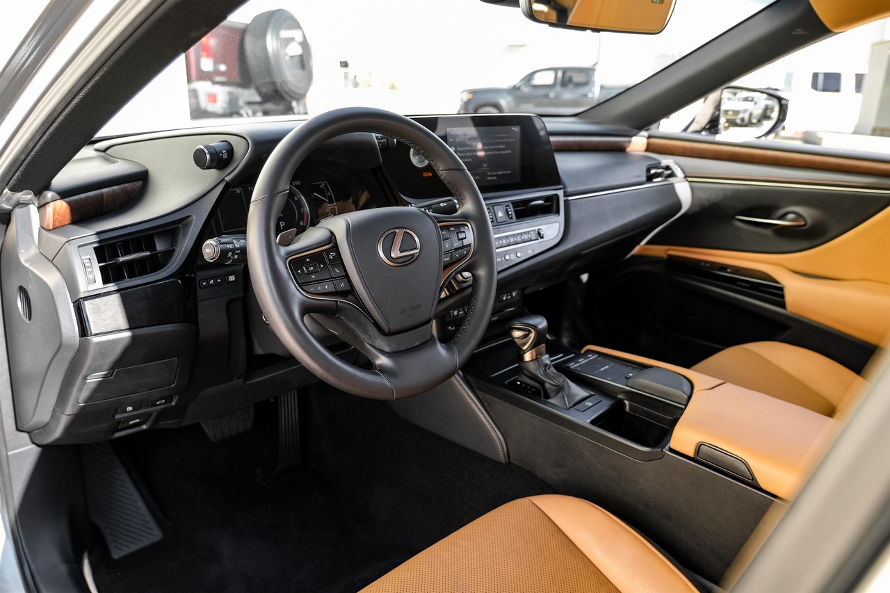 2022 Lexus ES Premium photo 2
